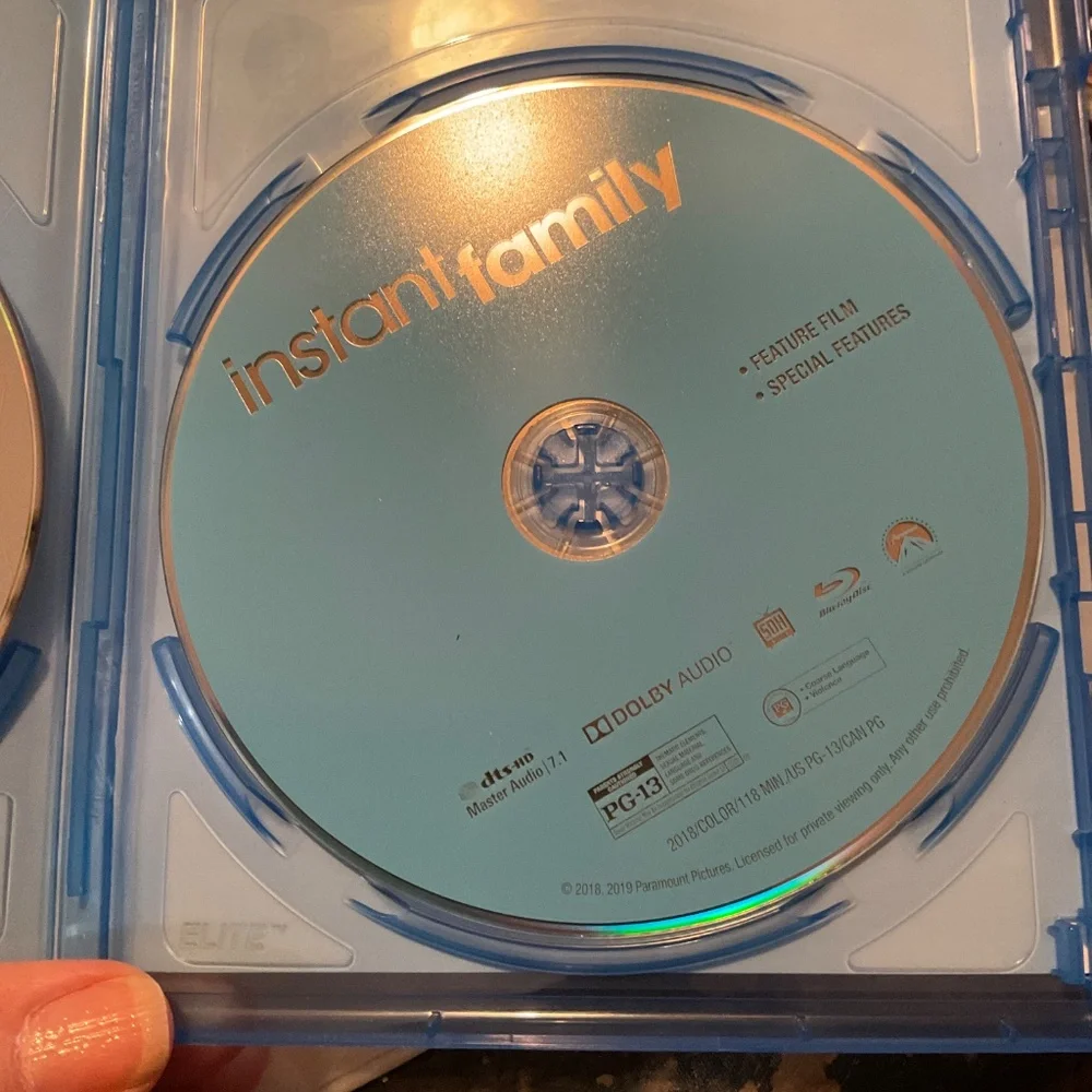 Blu Ray Disc - Instant Family.  V44